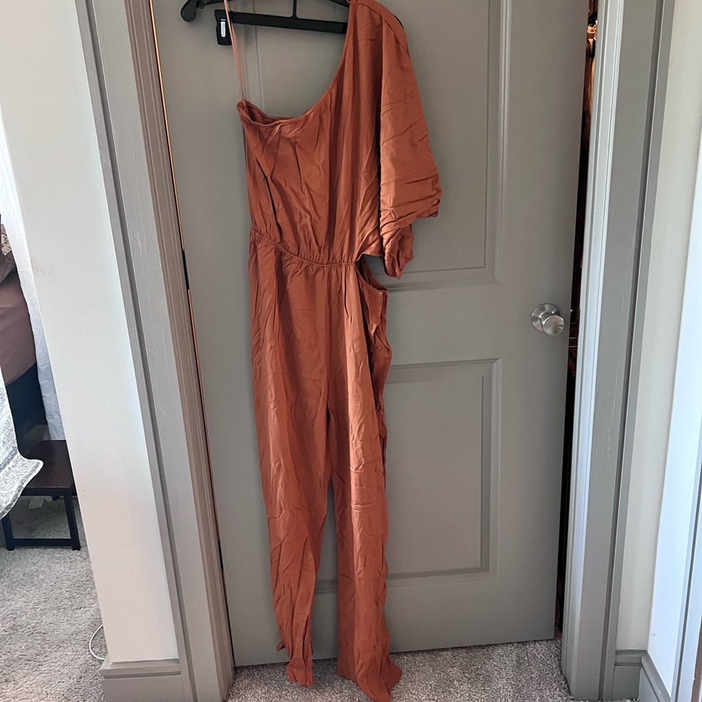 Jumpsuit. Brown. Off shoulder. 1XL.